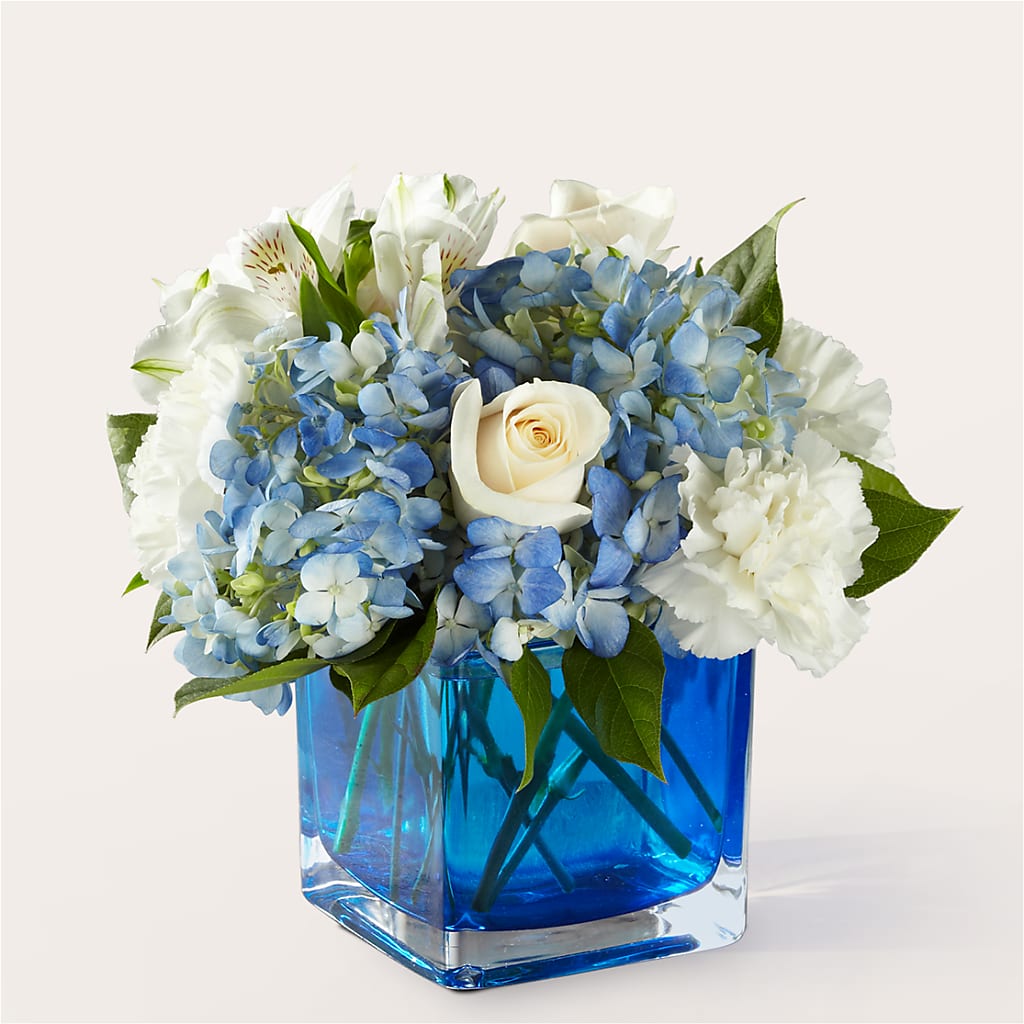 Soothing Waters Bouquet – Flowers Y Detallitos Analy, Durham NC