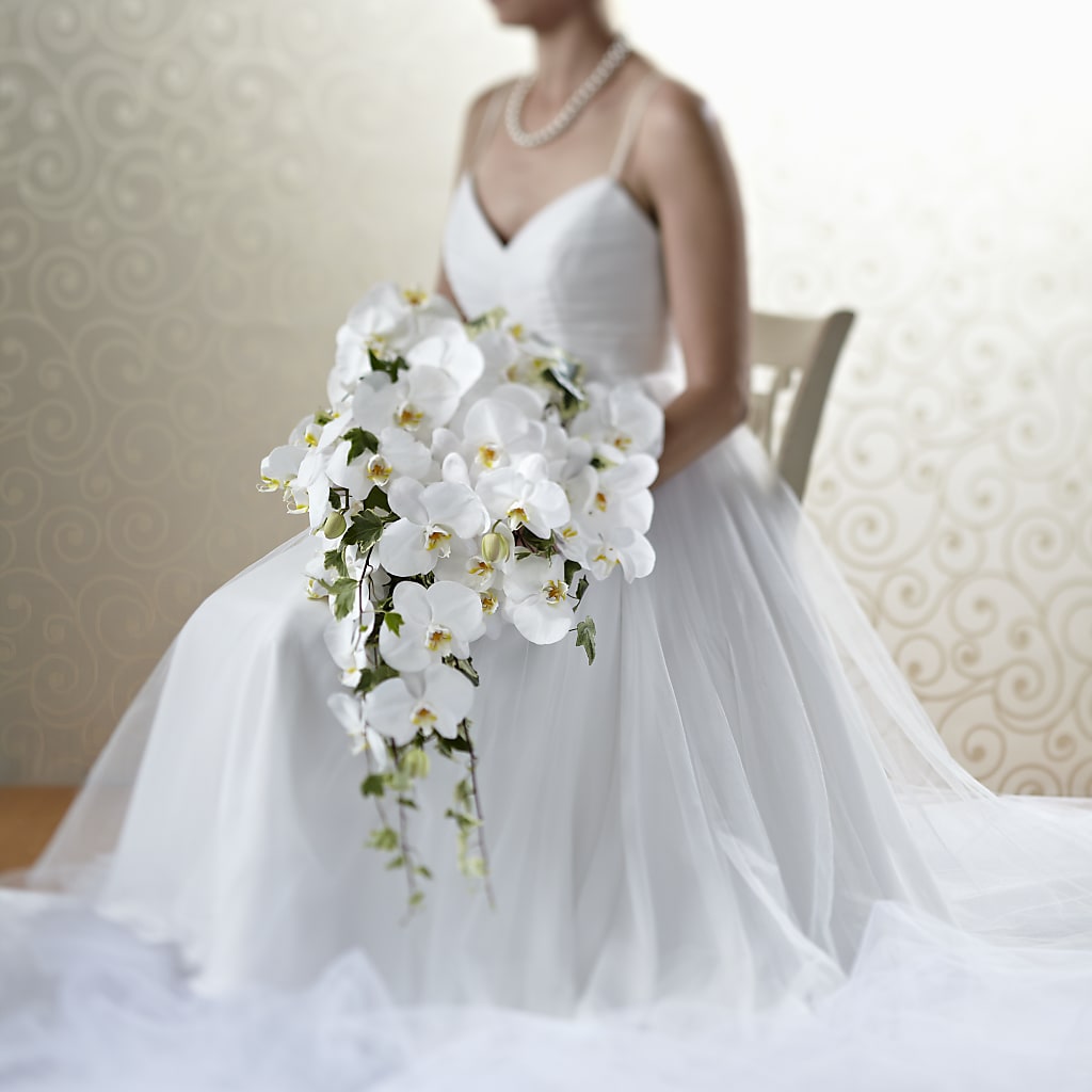 Classic White Bouquet – Flowers Y Detallitos Analy, Durham NC