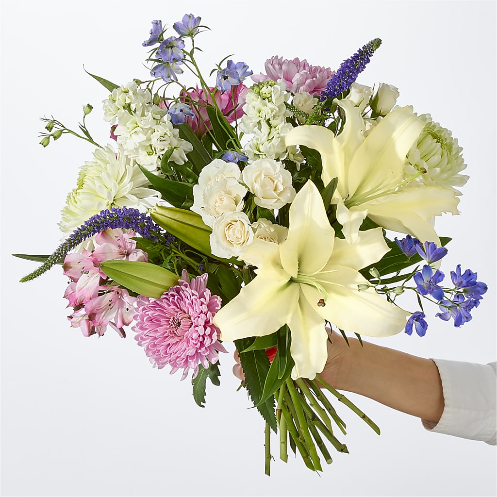 Winter Celebration Bouquet –  Flowers Y Detallitos Analy, Durham NC