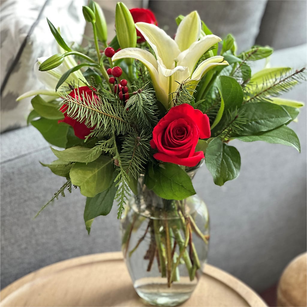 Sparkling Snowflakes Bouquet –  Flowers Y Detallitos Analy, Durham NC
