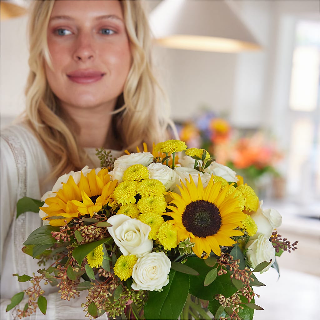 Luminous Morning Bouquet –  Flowers Y Detallitos Analy, Durham NC