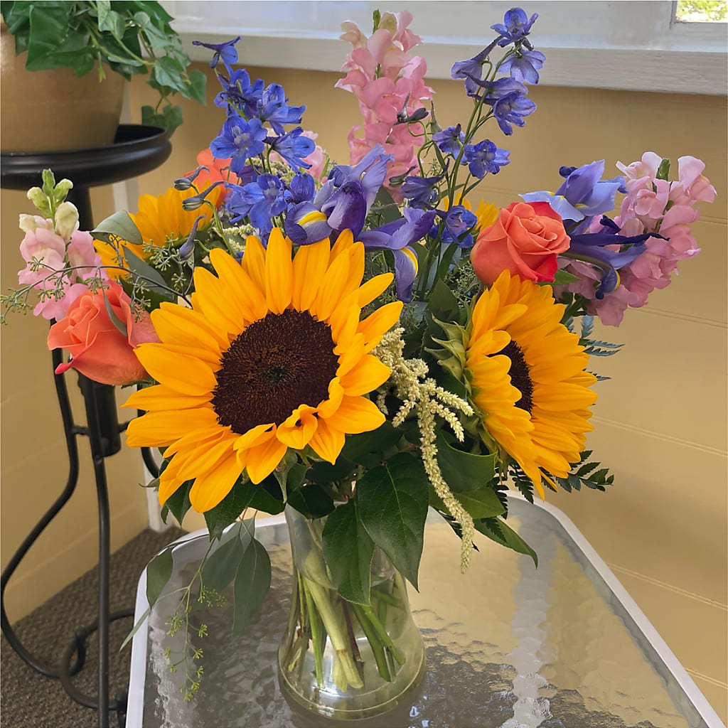 Rays of Life Bouquet –  Flowers Y Detallitos Analy, Durham NC