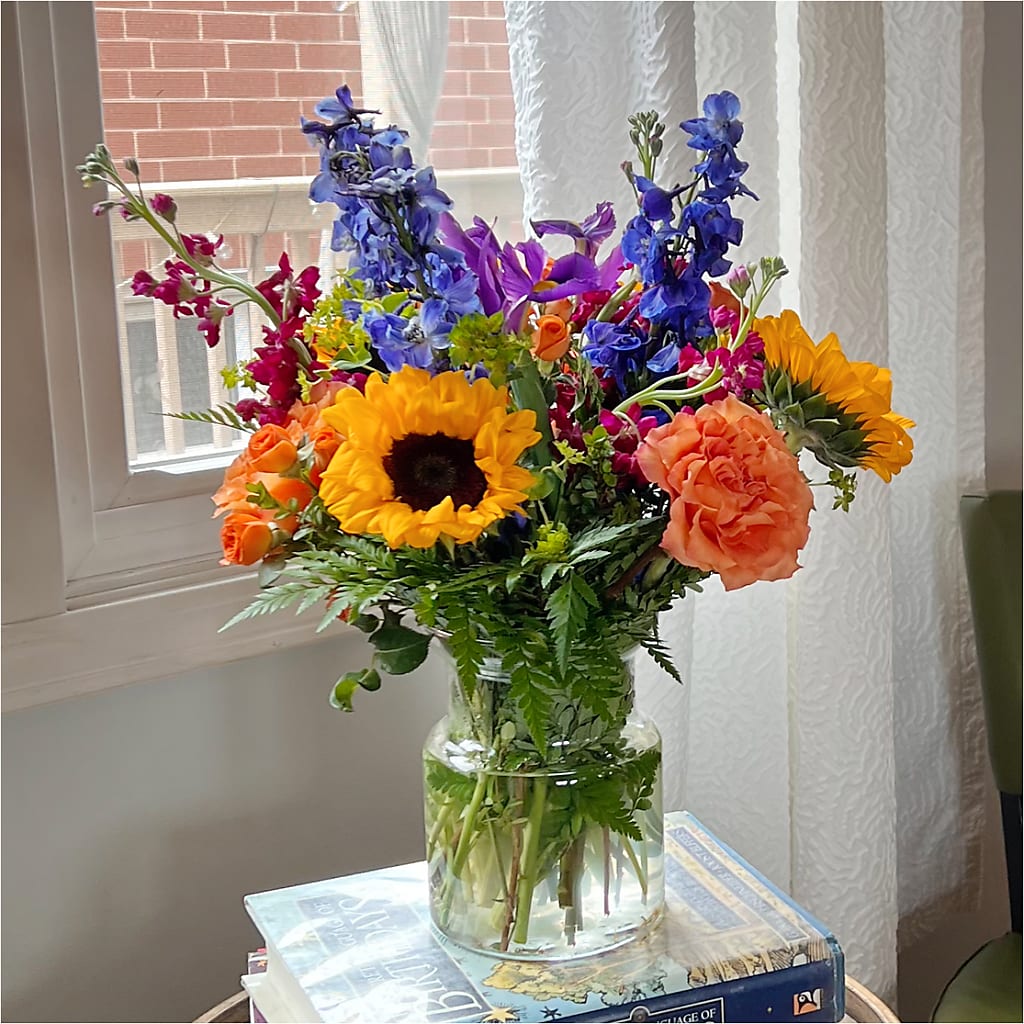 Rays of Life Bouquet –  Flowers Y Detallitos Analy, Durham NC